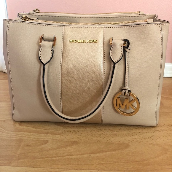 Michael Kors Handbags - Michael Kors Blush Bag / Purse w/ Removable Strap